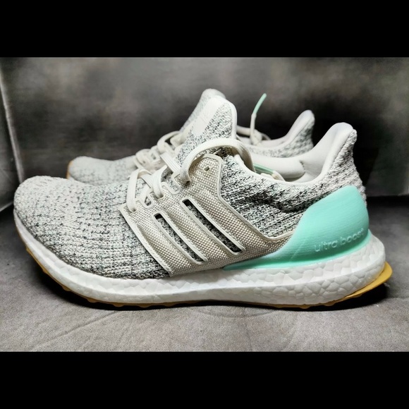 NWT Adidas Ultra Boost Womens “Carbon Clear Mint” - Picture 11 of 16